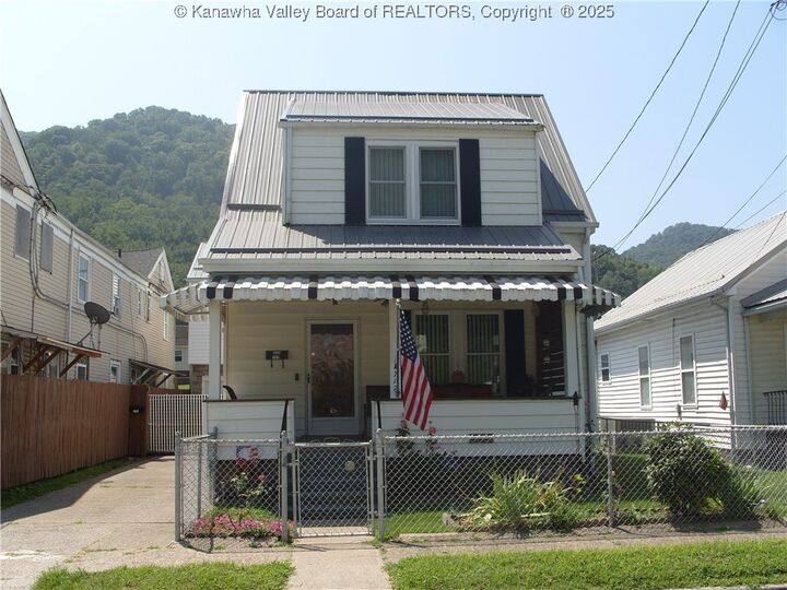 Property Photo:  717 5th Avenue  WV 25136