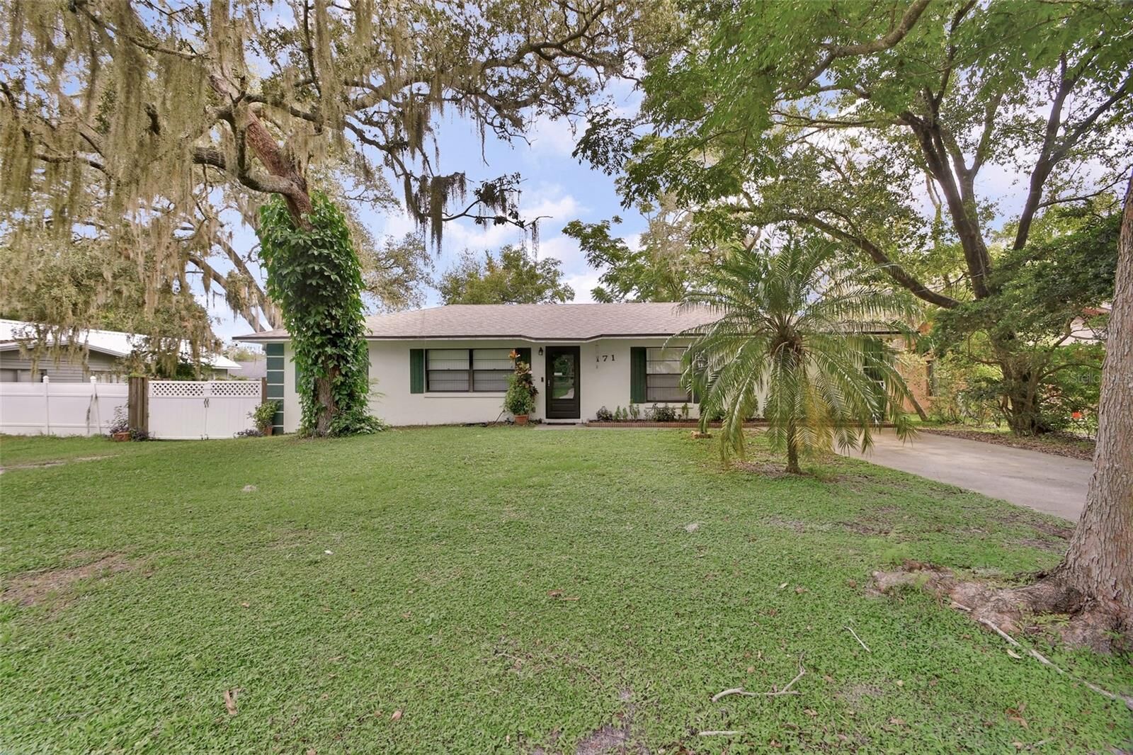 Property Photo: 171 E Elm Drive FL 32763
