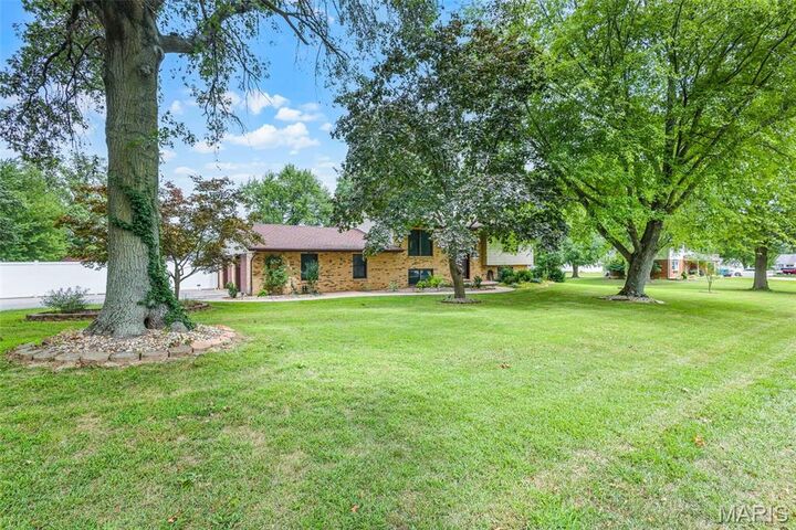 Property Photo: 620 Buckingham Drive IL 62294