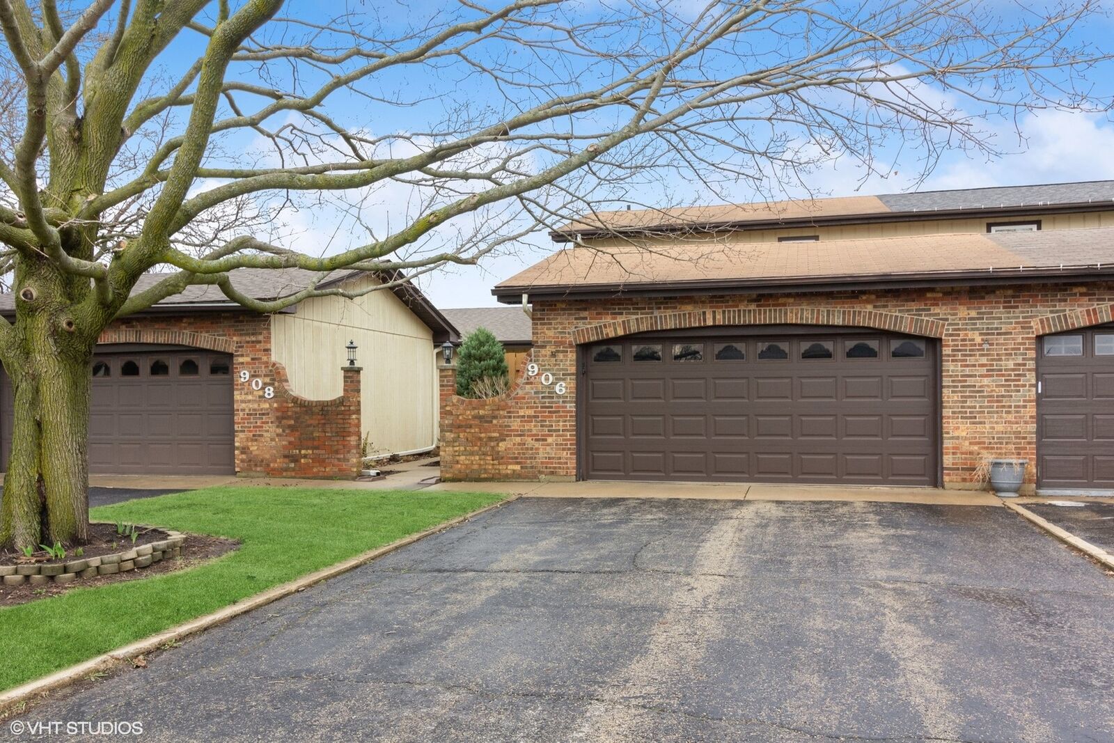 Property Photo: 906 Reimann Avenue IL 60548