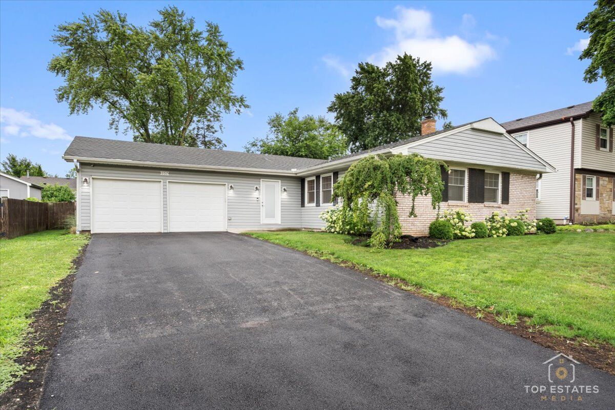 Property Photo:  957 Country Lane  IL 60089
