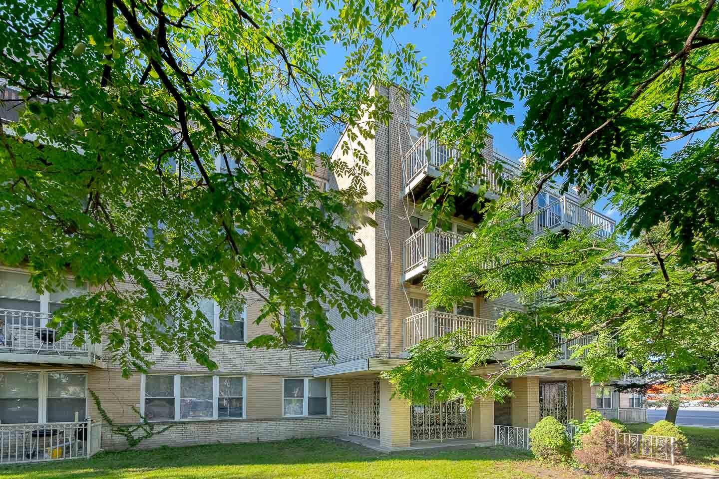 Property Photo: 2501 W Touhy Avenue 201 IL 60645