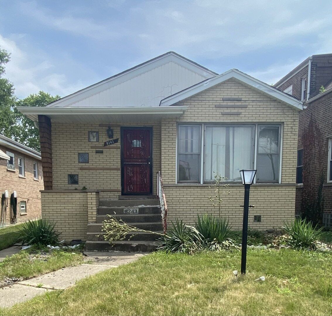 Property Photo: 8243 S Wabash Avenue IL 60619