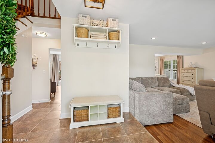 Property Photo:  1385 Candlewood Lane  IL 60169 