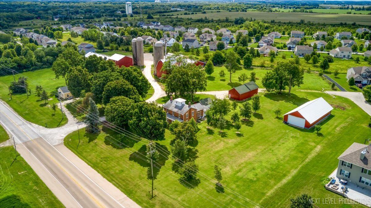Property Photo: 3668 W Galena Boulevard IL 60506