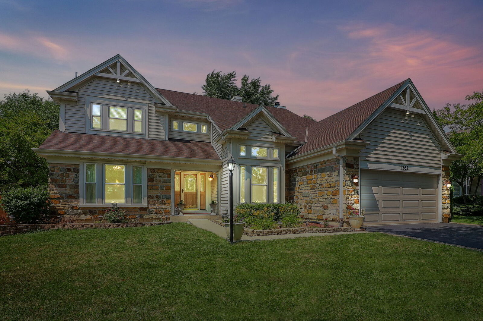 Property Photo: 1362 Nightingale Lane IL 60103