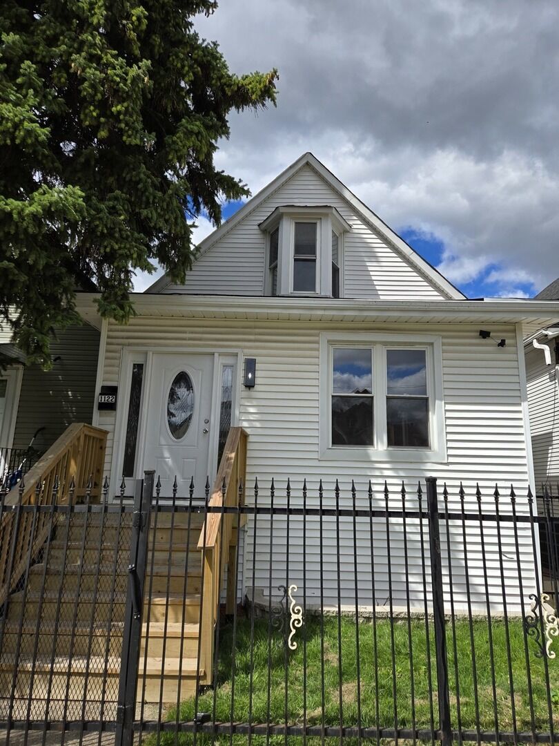 Property Photo:  1122 N Mason Avenue  IL 60651 