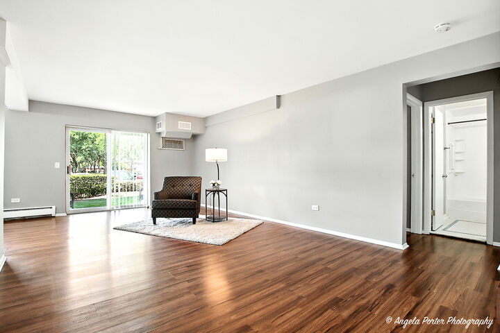 Property Photo: 2424 E Oakton Street 1G IL 60004