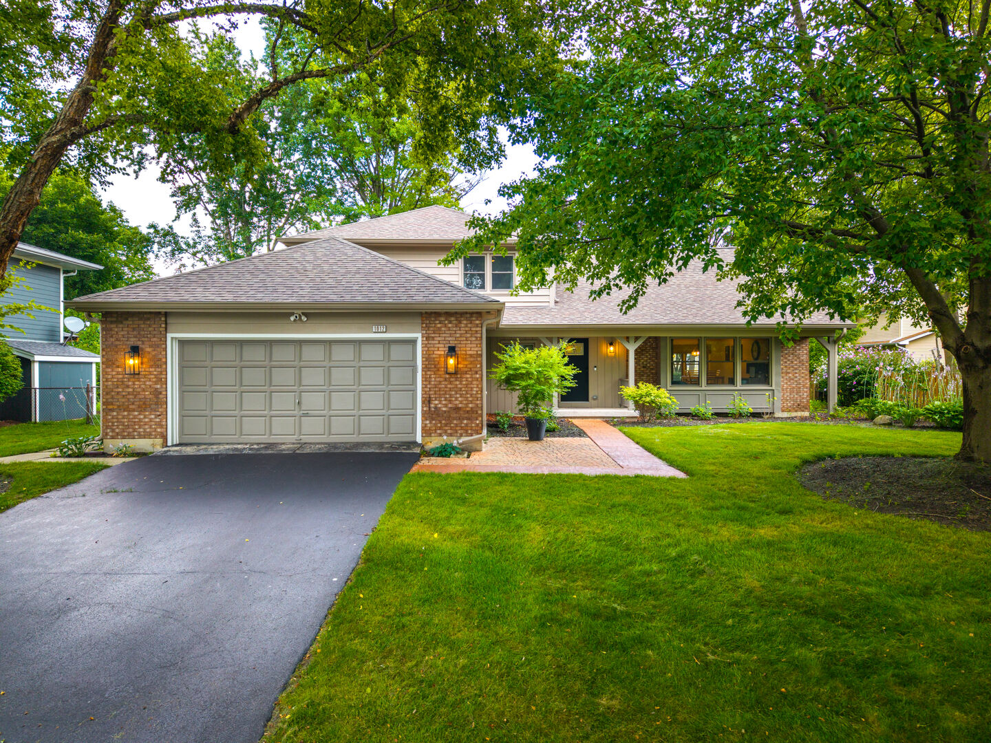 Property Photo: 1012 Williamsburg Drive IL 60540