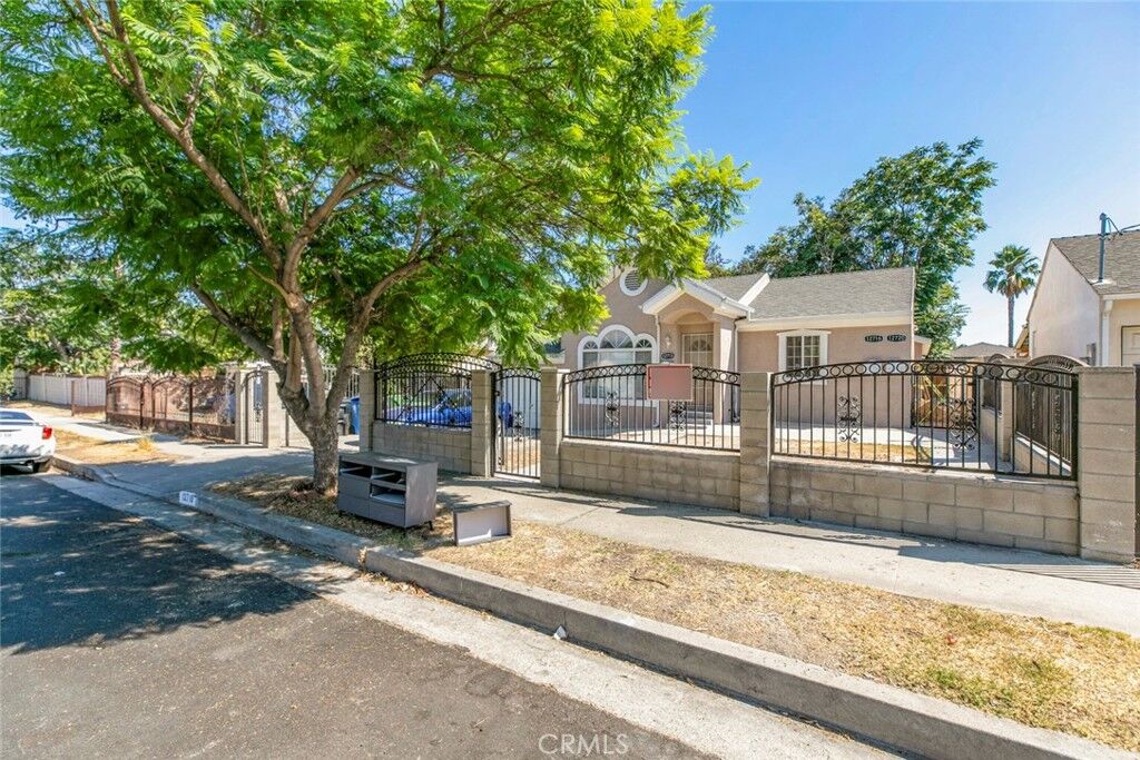 Property Photo: 12716 Hart Street CA 91605