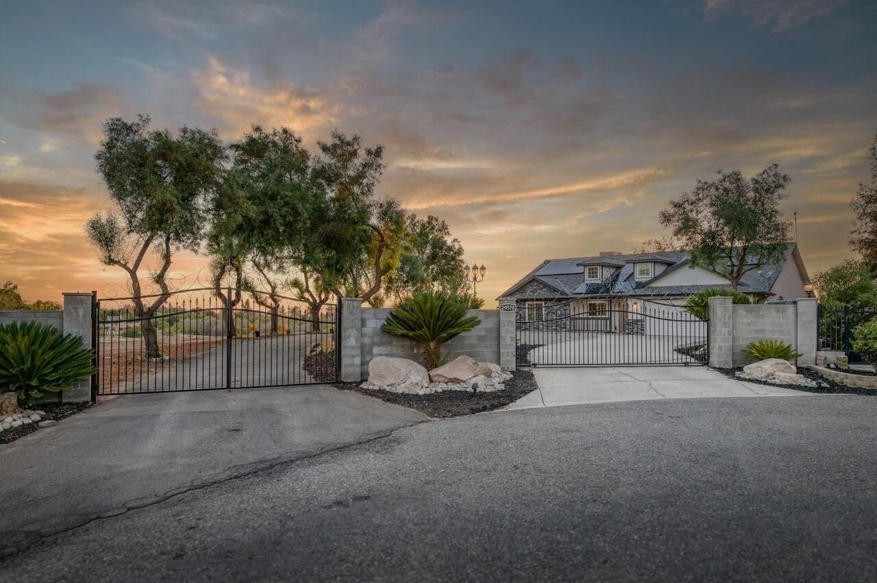 Property Photo:  29578 Diane Way  CA 93638 