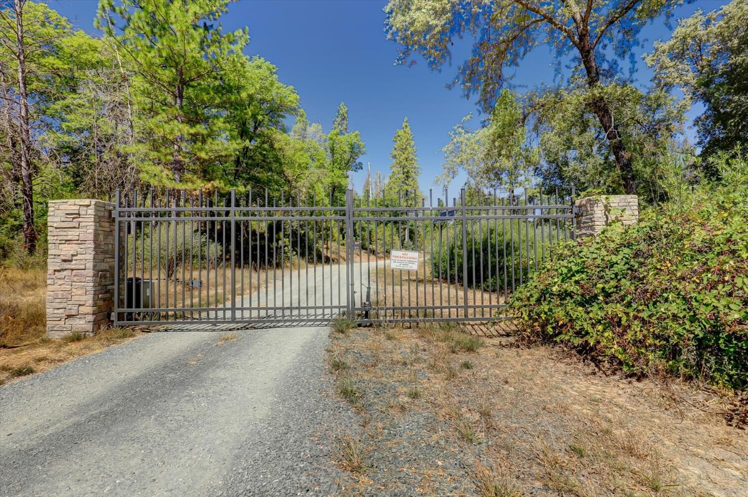 Property Photo: 14205 Windwhistle Way CA 95949