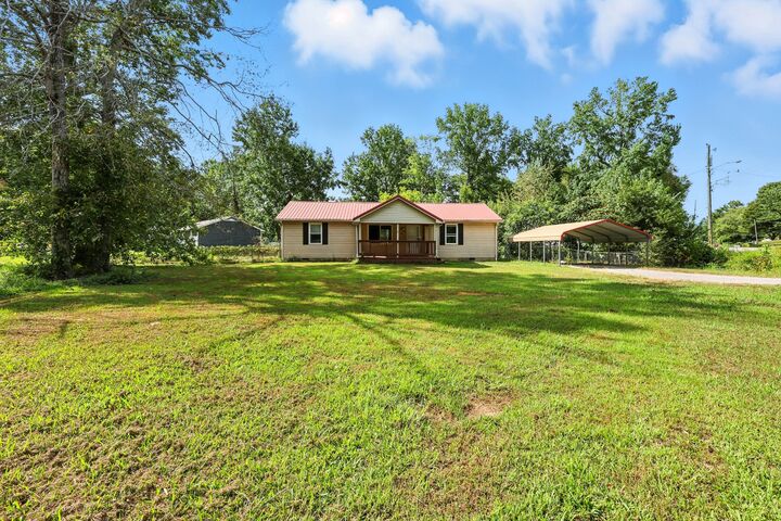 Property Photo: 412 Buckeye Ln TN 37042