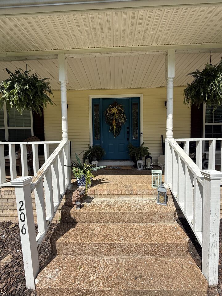 Property Photo: 206 State Ave TN 38464