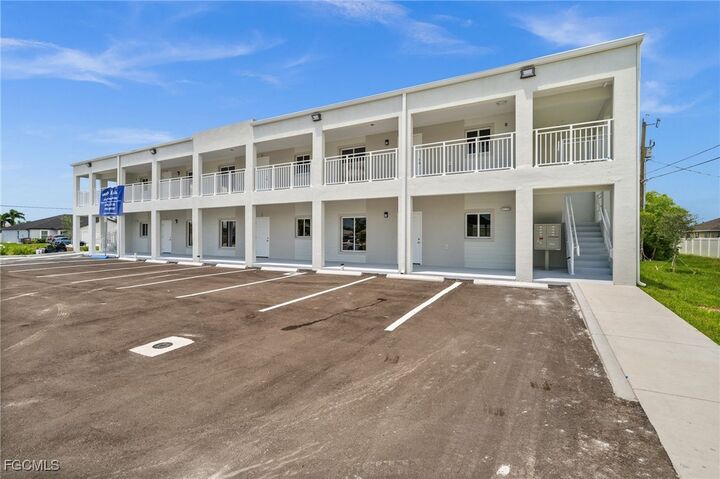 Property Photo: 721 SW 30th Terrace 3 FL 33914