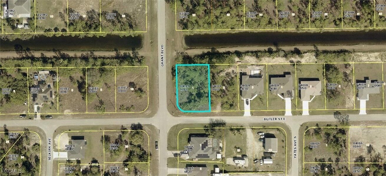 Property Photo: 1049 Butler Street E FL 33974