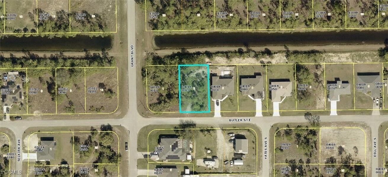 Property Photo: 1051 Butler Street E FL 33974