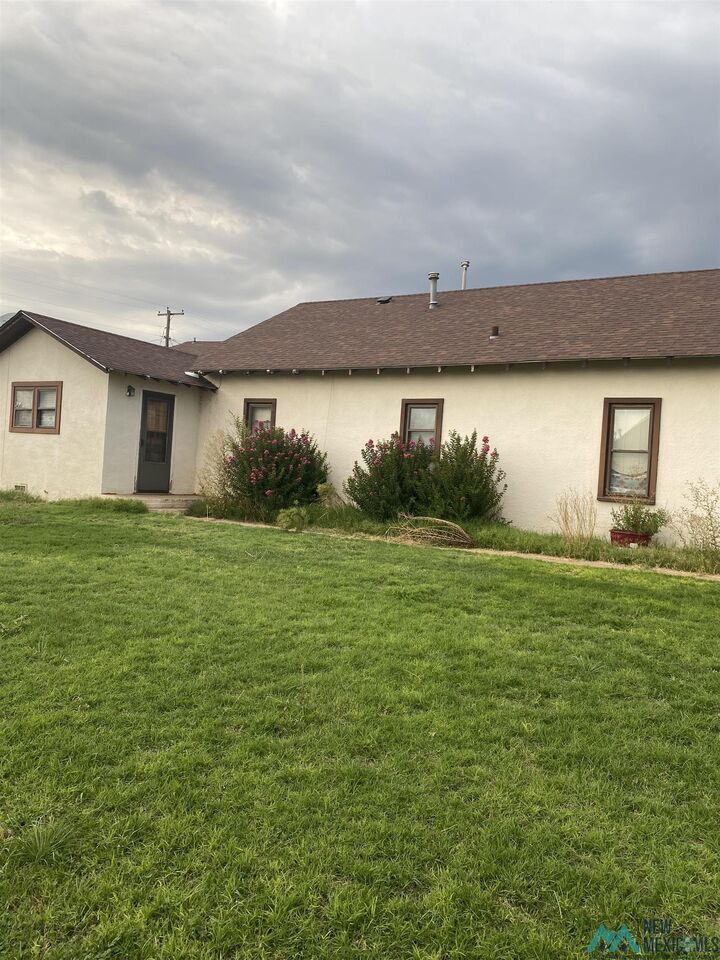 Property Photo:  700 N 3rd Street  NM 88124 
