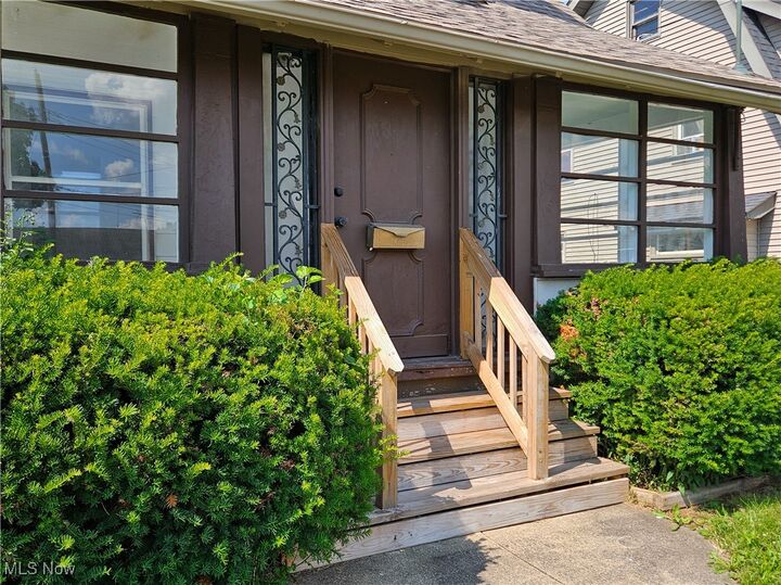 Property Photo: 2606 Oakwood Avenue OH 44509