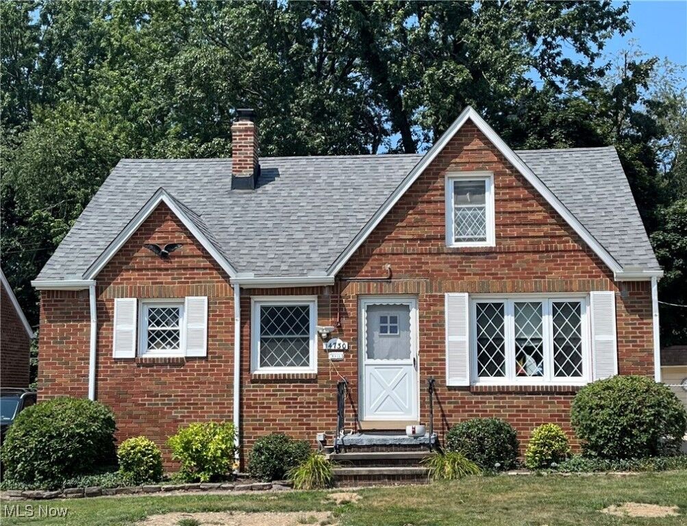 Property Photo: 14730 Orchard Park Avenue OH 44111