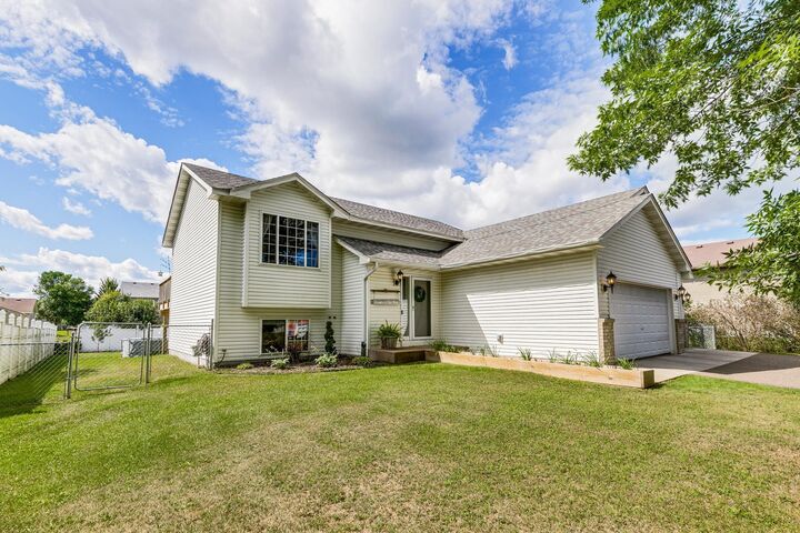 Property Photo: 1437 Taft Street S MN 55008