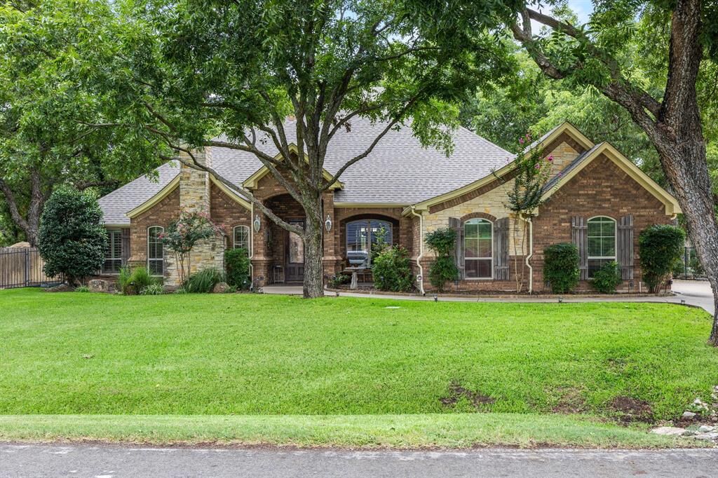 Property Photo: 8821 Ravenswood Road TX 76049