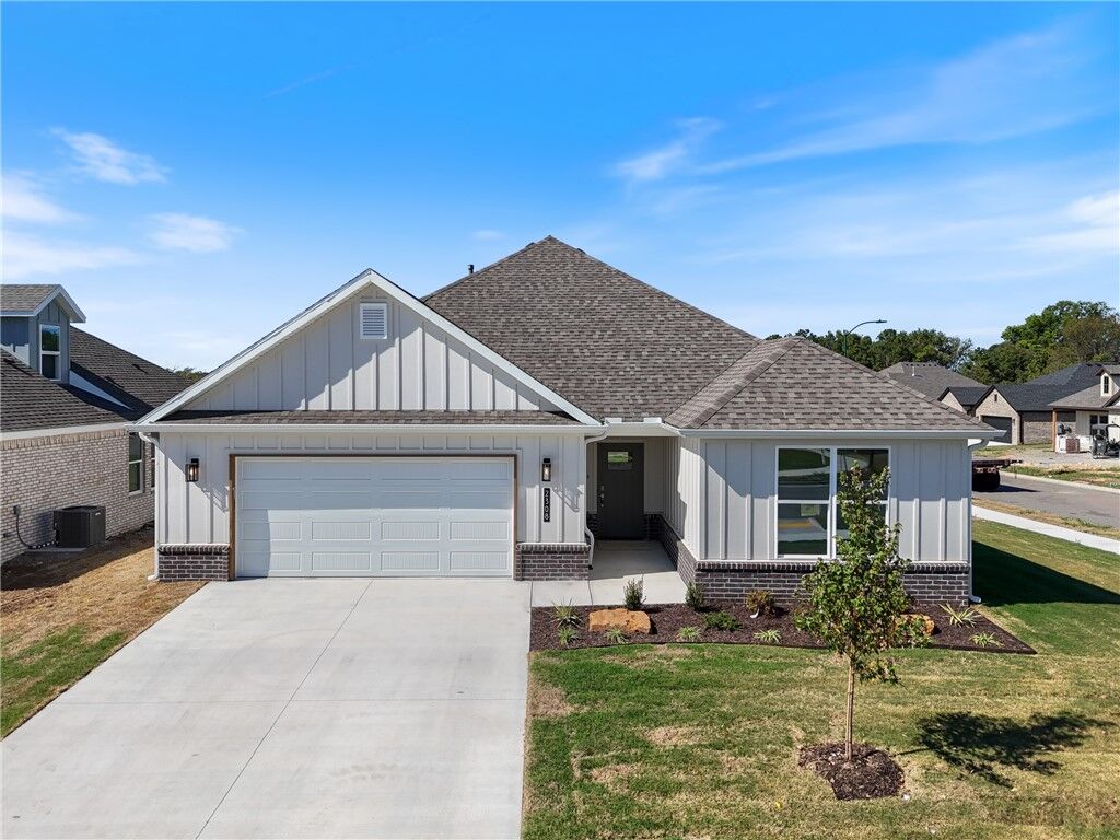 Property Photo:  2308 N Presley Street  AR 72761 