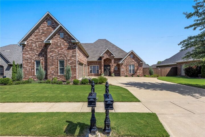 800 SW Thorncroft Avenue  Bentonville AR 72713 photo