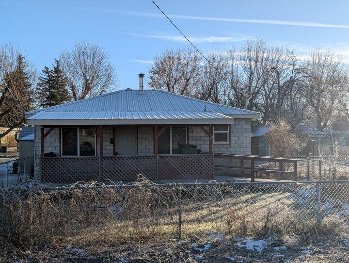 Property Photo:  217 N Washington Street  OR 97633 