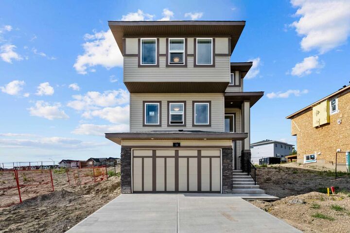129 Heritage Boulevard  Cochrane AB T4C 3G8 photo