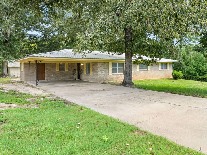 Property Photo: 5128 West St LA 71403