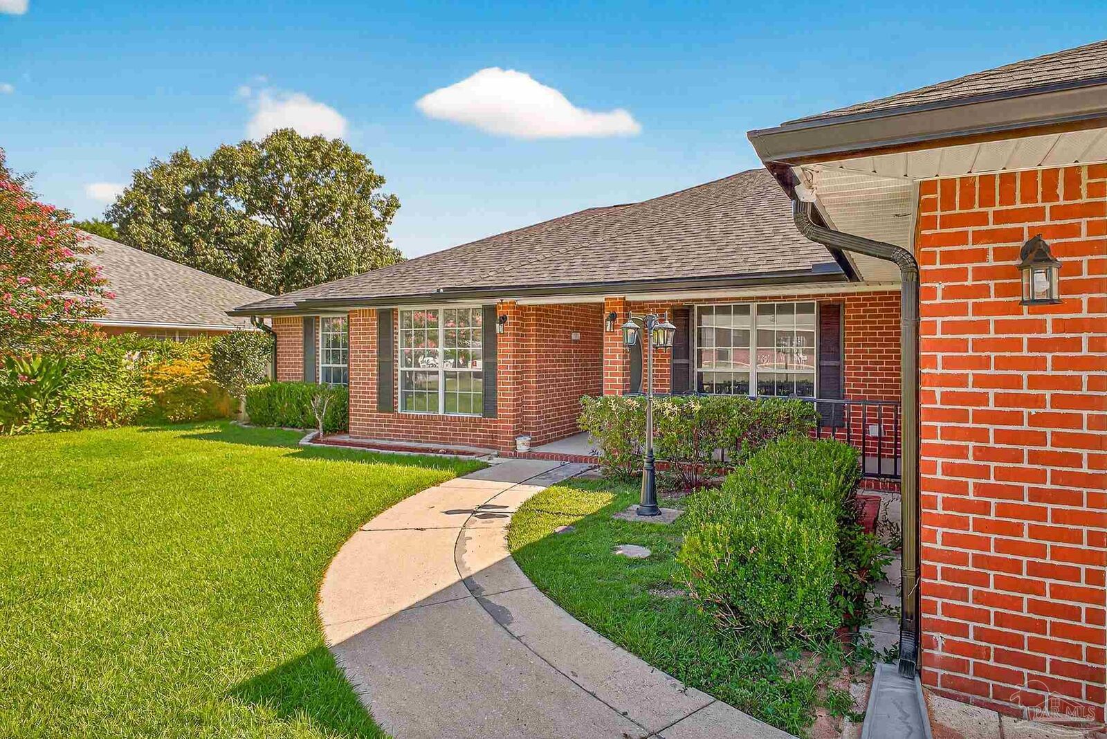 Property Photo: 7041 Woodside Rd FL 32526