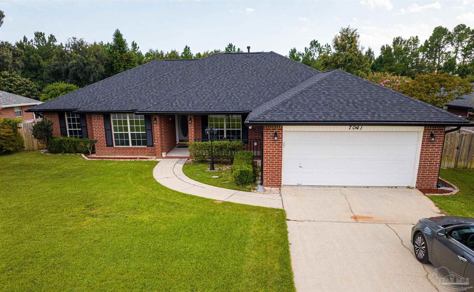 Property Photo: 7041 Woodside Rd FL 32526