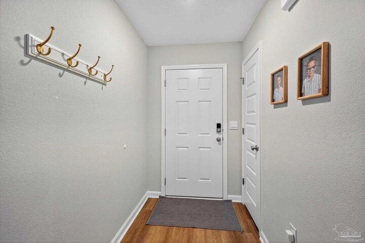 Property Photo: 525 Mary Lou Way FL 32539