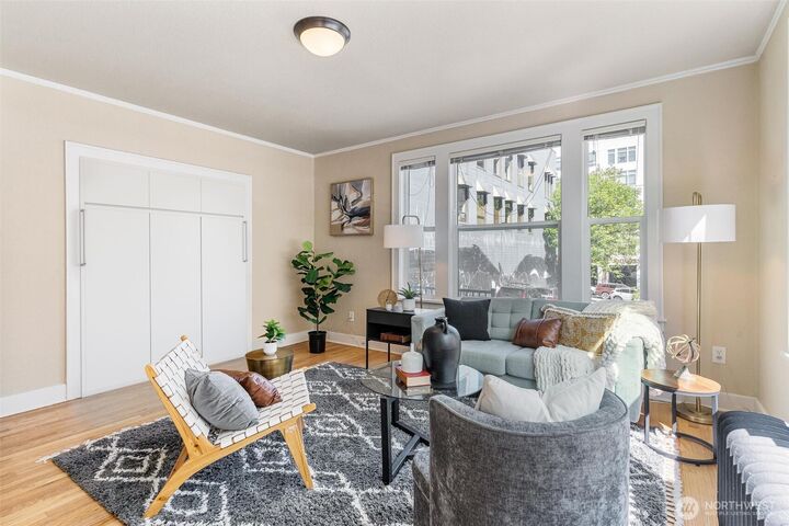 Property Photo: 905 NE 43rd Street 111 WA 98105