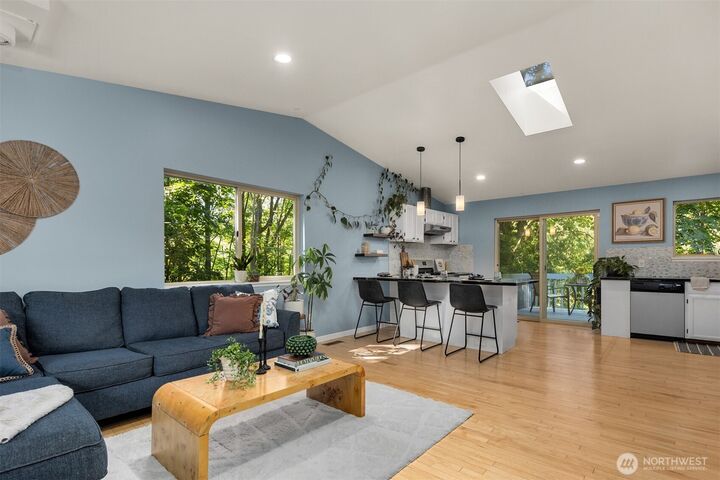 Property Photo: 1515 Woburn Street WA 98229