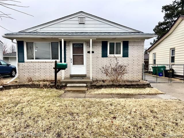 Property Photo: 28912 Cambridge Street MI 48135