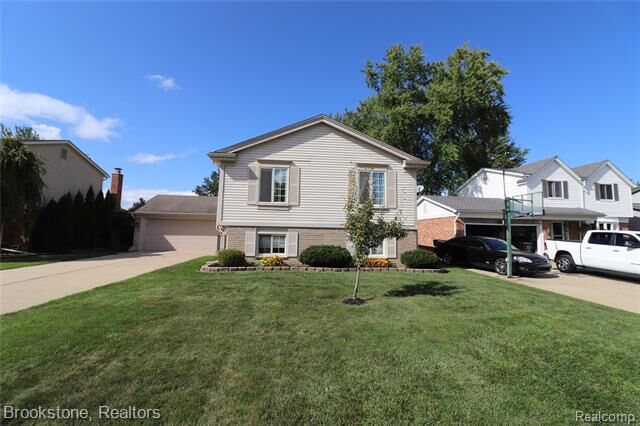 Property Photo: 42384 Beechwood Court MI 48188