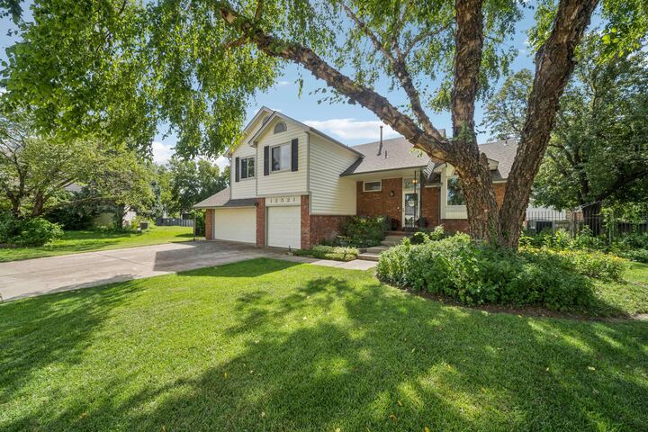 Property Photo: 12521 W Hardtner Ct KS 67235