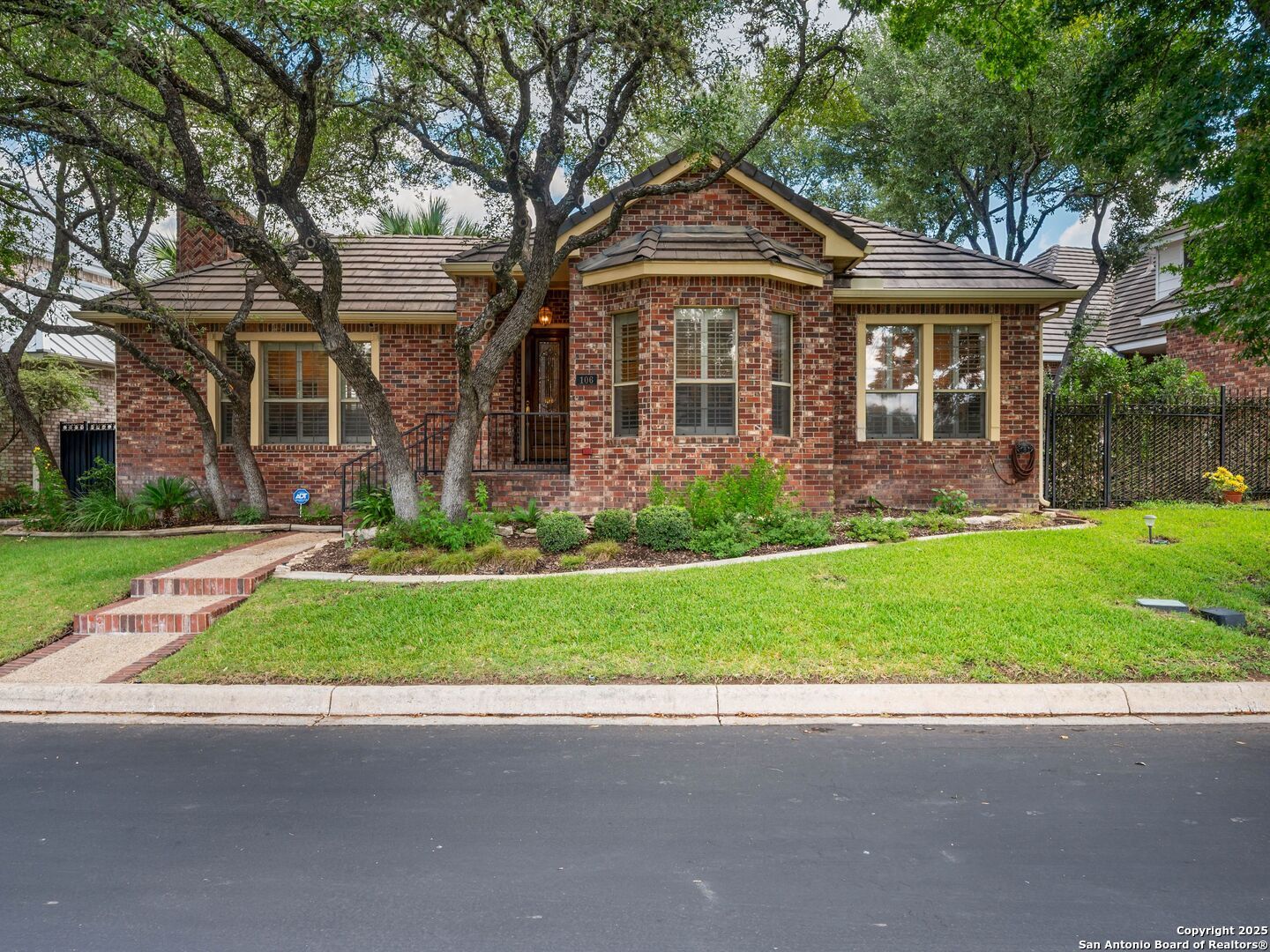 Property Photo:  106 Westcourt Ln  TX 78257 