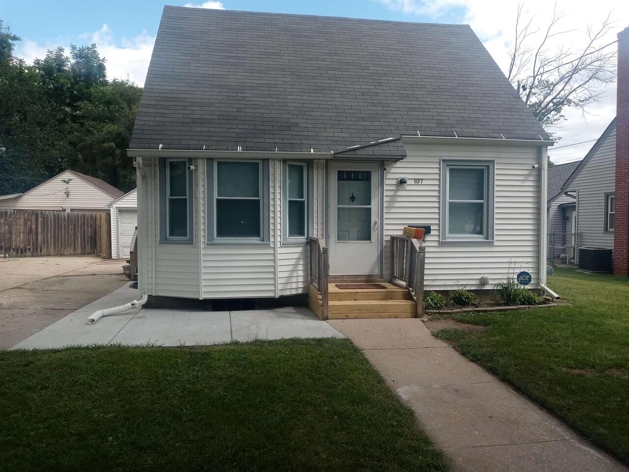 Property Photo: 107 Adams St Street WI 53511