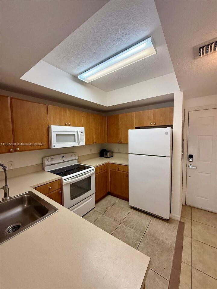 Property Photo: 119 SW 6th Ave 803 FL 33130
