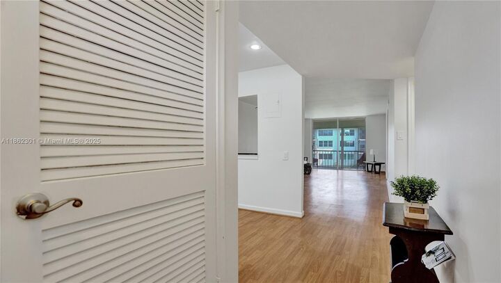 Property Photo: 681 S Hollybrook Dr 203 FL 33025