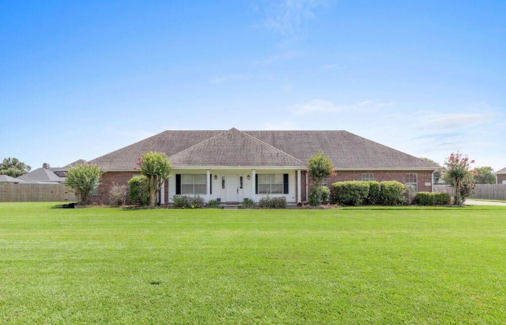 Property Photo: 1725 Swan Drive LA 70605