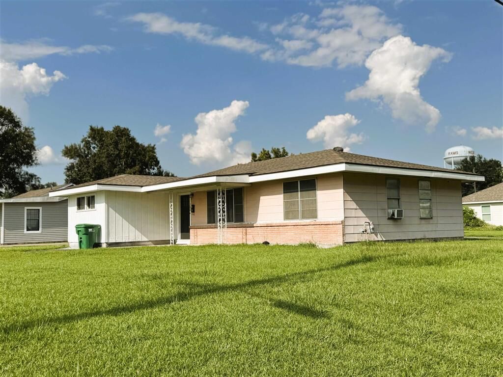 Property Photo:  700 Goos Street  LA 70669 