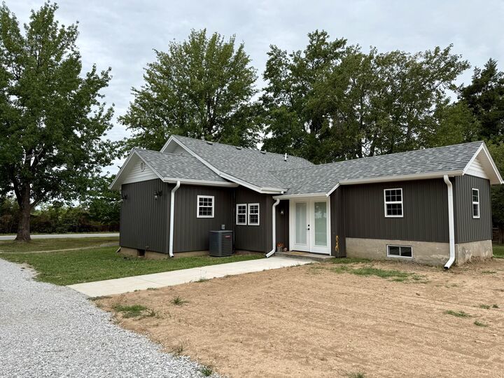 Property Photo: 312 E Grant Street MO 65631
