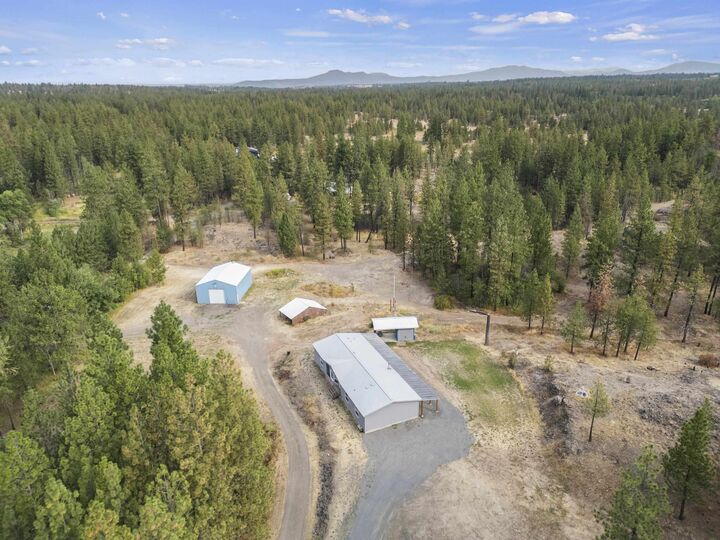 Property Photo: 10812 N Arabian Ln WA 99224