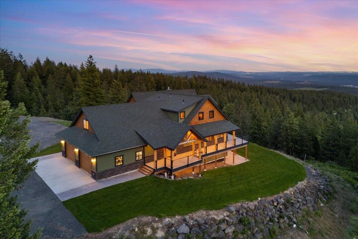 Property Photo:  6650 Blue Ridge Way  WA 99006 