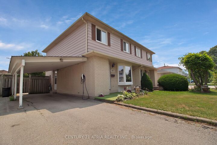 Photo de la propriété: 2616 Widemarr Road ON L5J 1M3