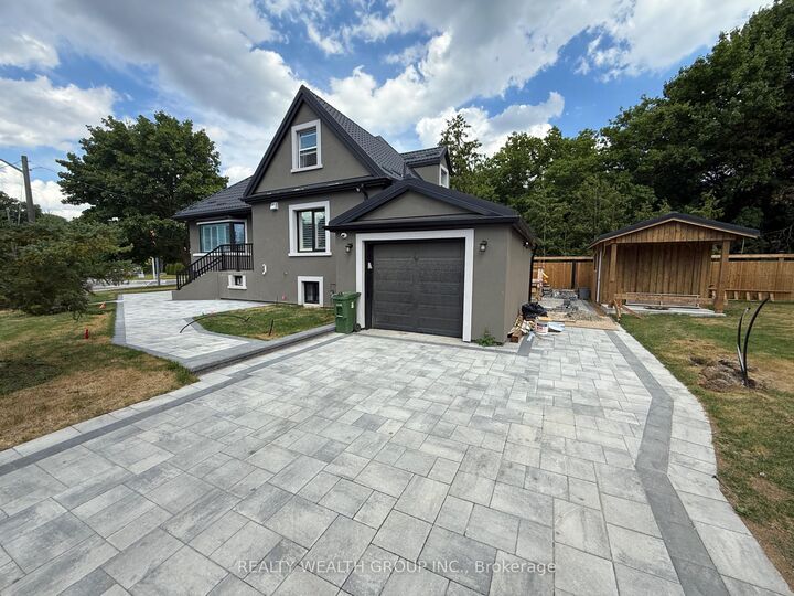 Photo de la propriété: 761 O Connor Drive ON M4B 2S3